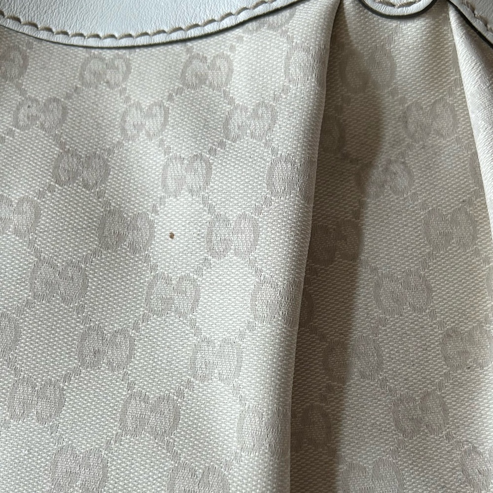 Gucci Handbag - Picture 4 of 9